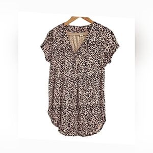 Old Navy Leopard Shirt Top Flowy Animal Print V-neck Tee Size S EUC